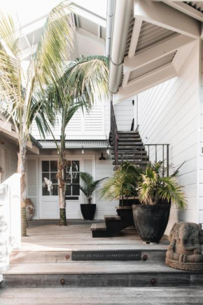 Отель 28 Degrees Byron Bay - Adults Only  Байрон-Бей